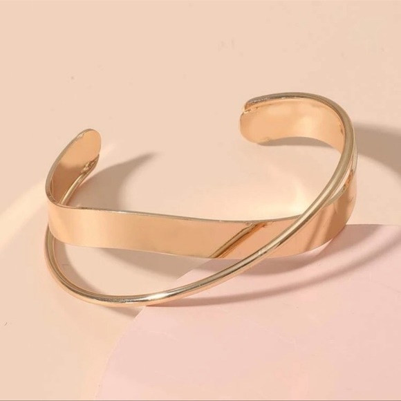 Modern chic gold spiral bangle cuff bracelet - Picture 2 of 4